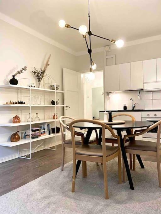 Glorious Apartment In Hakaniemi Helsingfors Exteriör bild